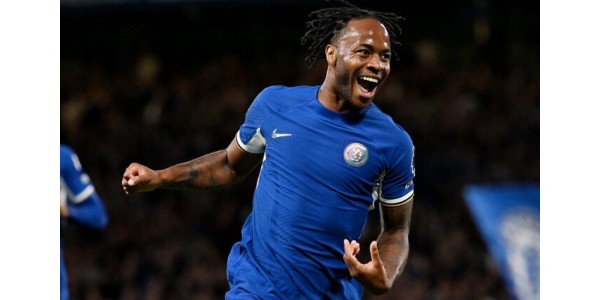 Raheem Sterling scorer den første Chelsea-kampen